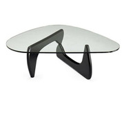 Модерновый стеклянный стол.