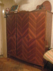 Продам шкаф. Материал - орех.