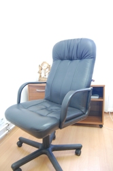 офисная мебель б/у -стол,  стул,  шкаф