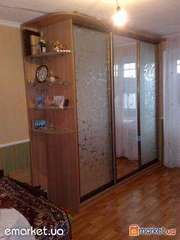 СРОЧНО!!! ПРОДАМ ШКАФ-КУПЕ Б/У .СТЕКЛЯННЫЙ СТОЛИК.  СТОЙКА ДЛЯ ОДЕЖДЫ.