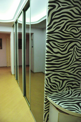 Продаю зеркальный шкаф б/у