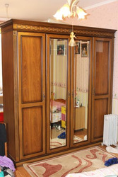 Шкаф платяной МДФ красивый ( Китай ). Коричневого цвета.