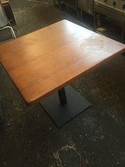Продам  деревянный стол с металлическим основанием бу  