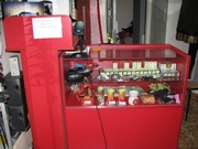 витрина-прилавок и компьютерная стойка